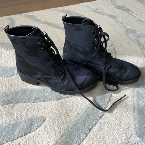 Kendall & Kylie | Shoes | Kendall Kylie Combat Ankle Boots  display picture 2